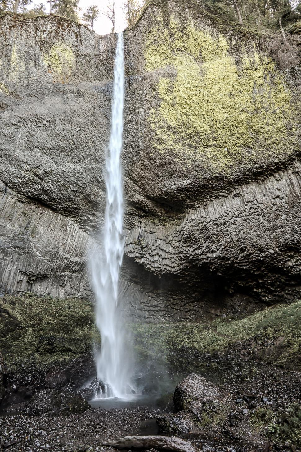 Free Image of Latourell Falls Full View Top to Bottom 