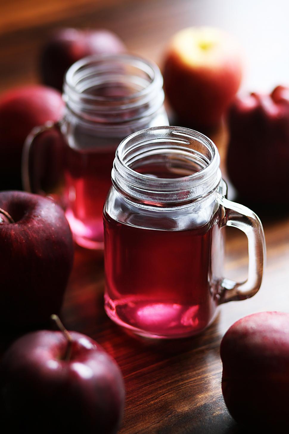 https://freerangestock.com/sample/136542/apple-juice-in-mason-jars.jpg