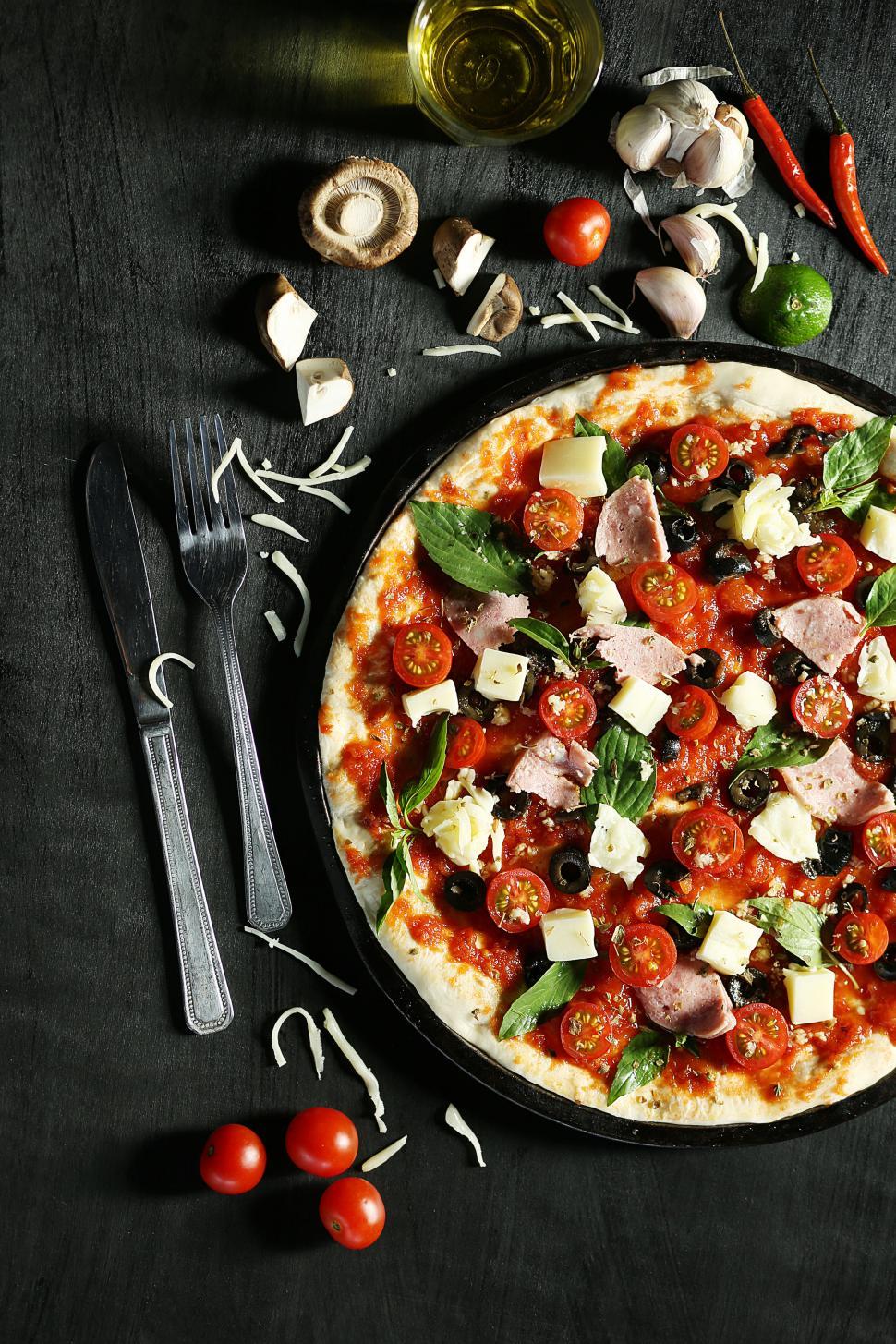 Free Image of Freshly baked pizza with melted cheese mushrooms and basil 