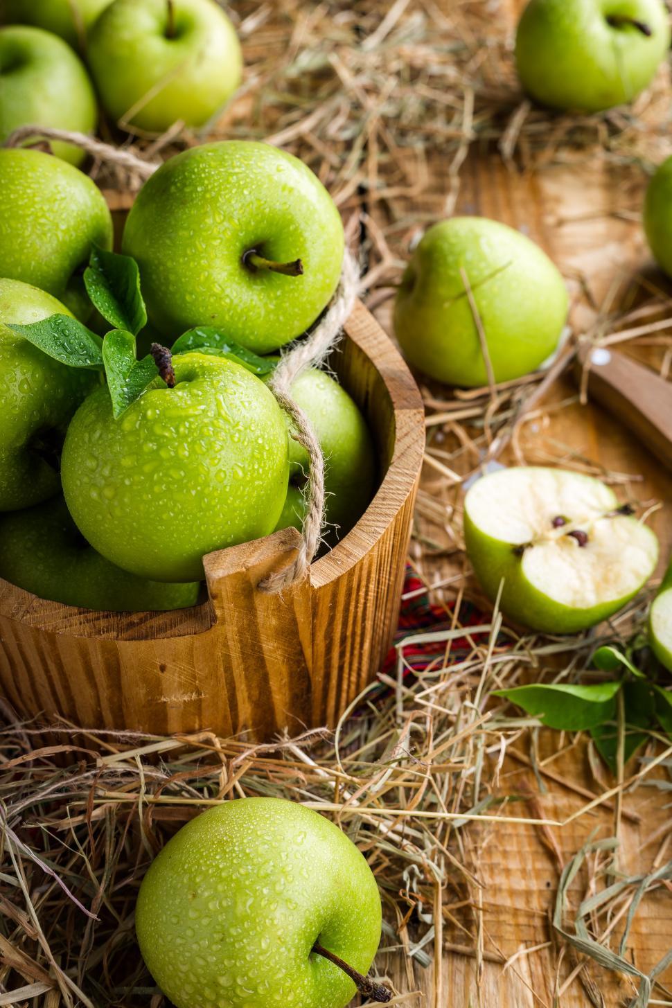 Healthy Food. Fresh Green Apples On The Table. Harvest Of Fresh Apples.  Sweet Ripe Apples Ready To Eat Stock Photo, Picture and Royalty Free Image.  Image 103843372.