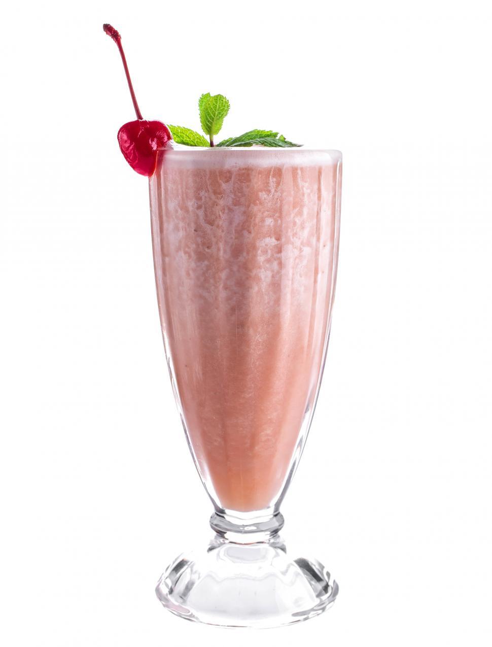 https://freerangestock.com/sample/136695/close-up-of-a-glass-of-smoothie.jpg