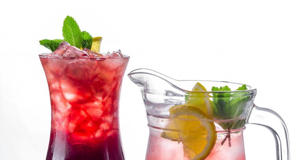 Free Image of Close up of tropical cocktails 