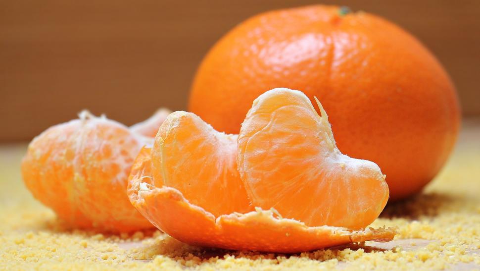 Free Image of Tangerine Segments and Peel 