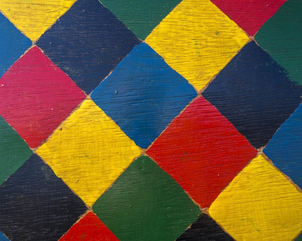 Free Image of psttern painted on wood 