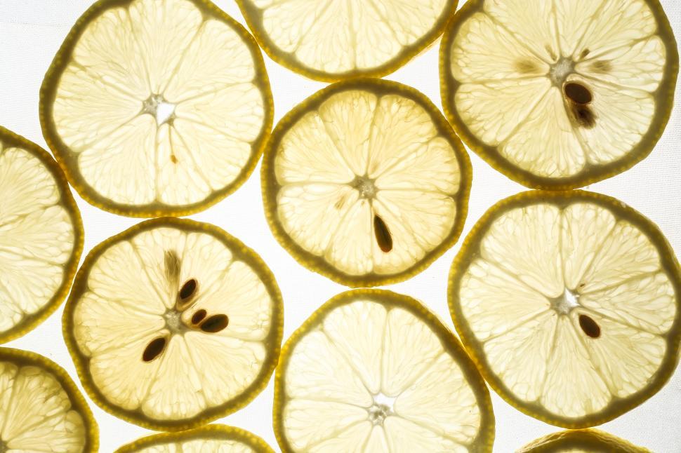 Free Image of Slices of lemon 