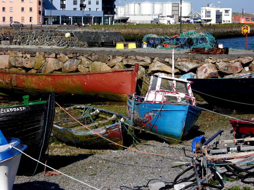 Free Image of Group of Boats on Beach 