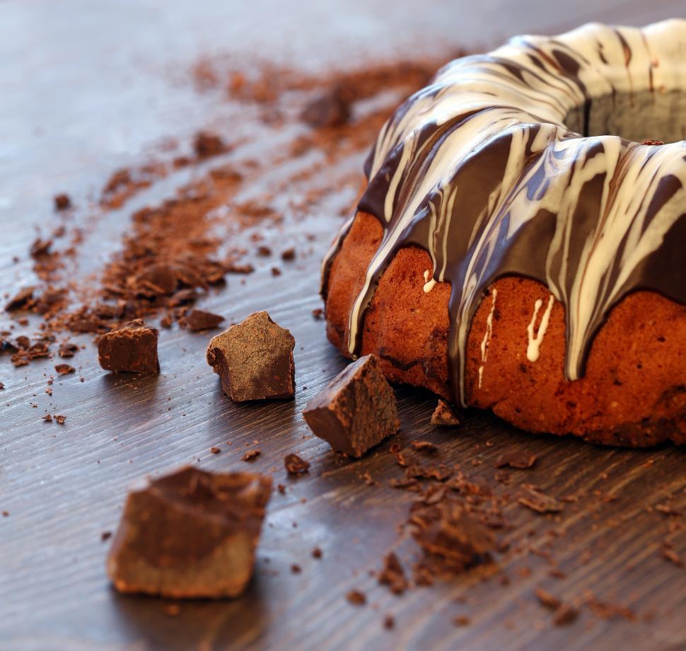 Free Image of Delicious cake with chocolate chunks scattered around 