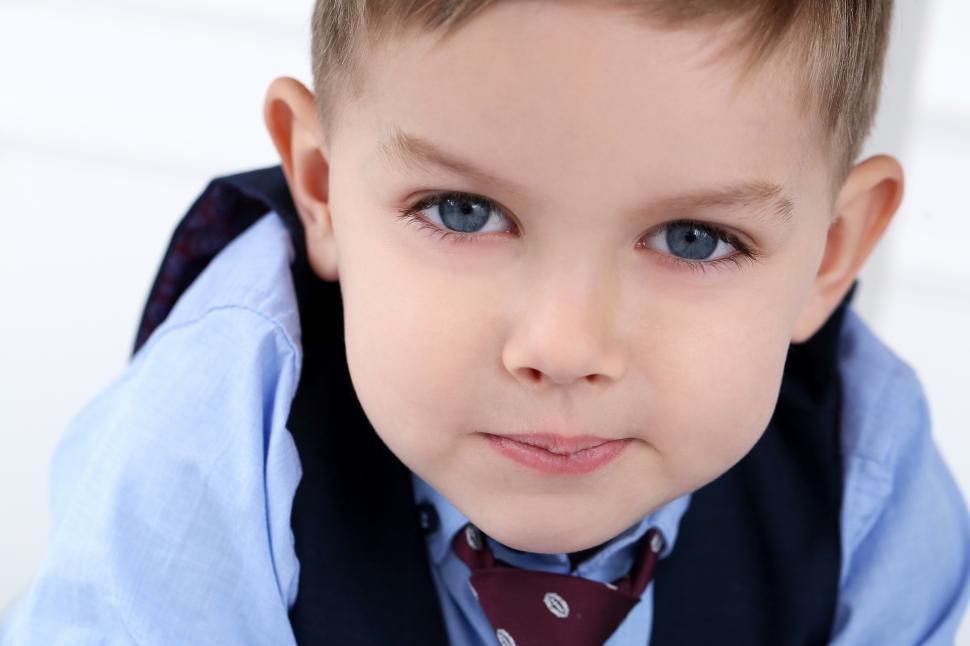 Free Image of Adorable kid in nice clothing 