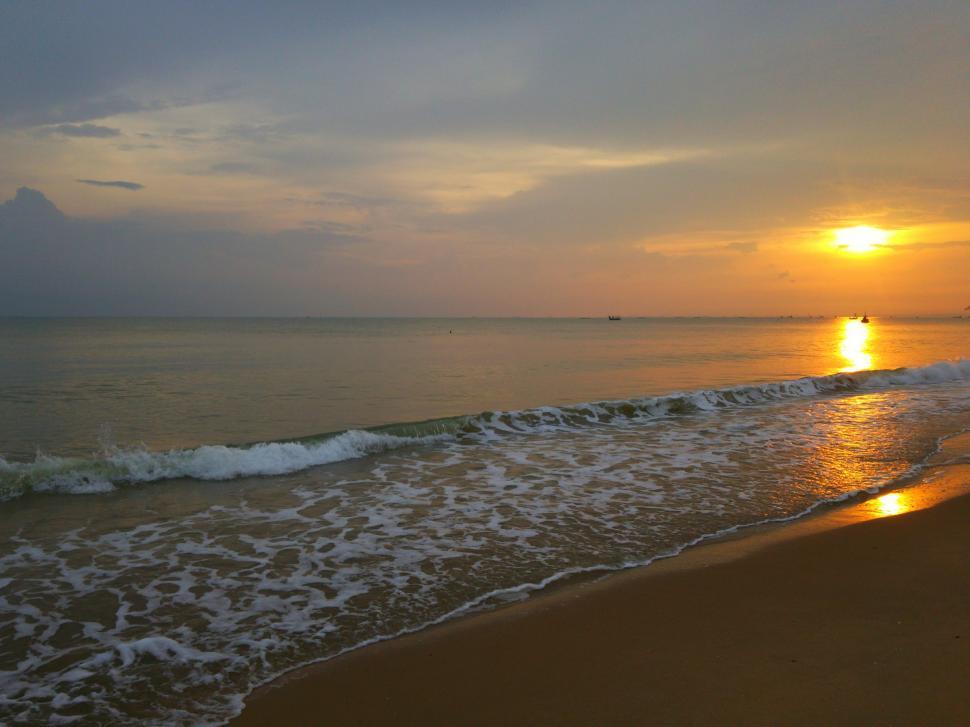 Free Stock Photo Of Sunrise And Reflection On The Sea Water 