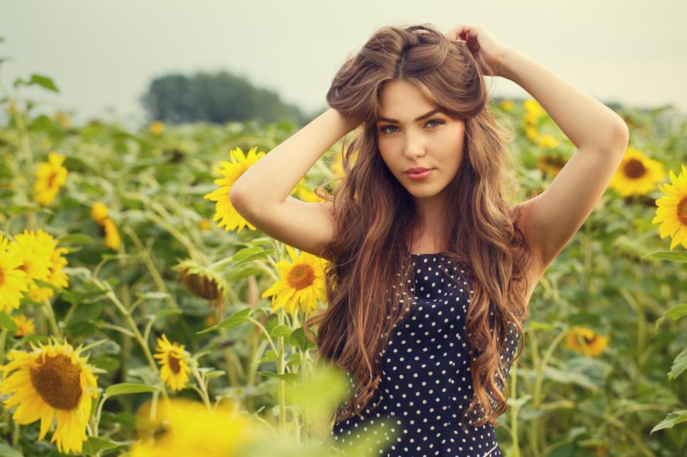 photography poses sunflower field
