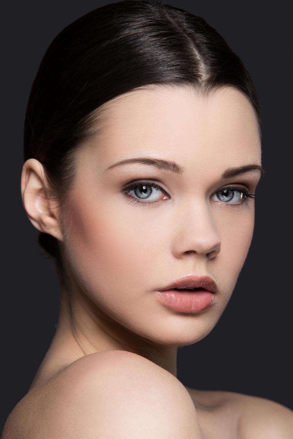 Free Image of Attractive model with dark hair, looking at camera 
