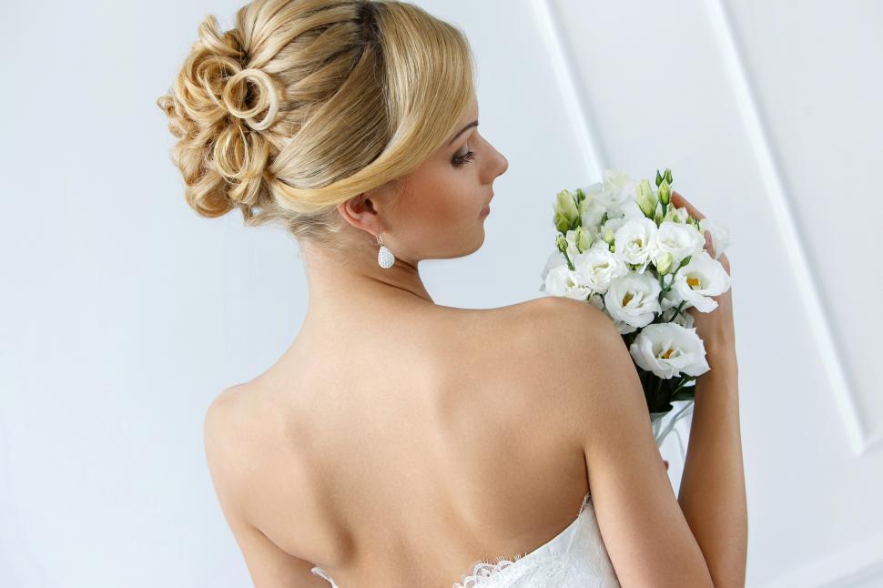 Free Image of Wedding. Beautiful bride, strapless dress 