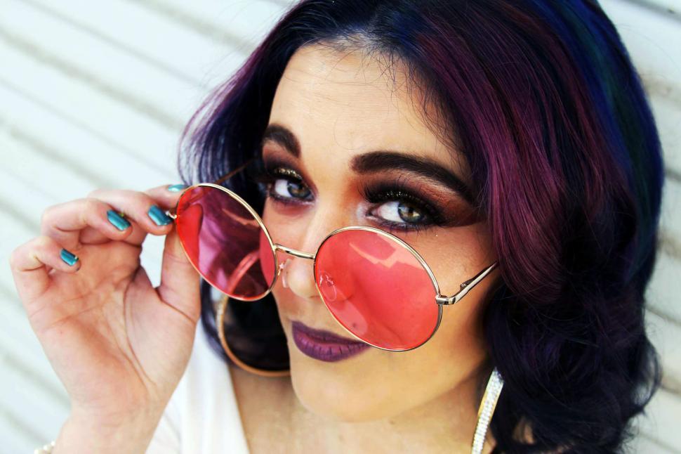 Free Image of Female fashion model with purple lips and sunglasses 
