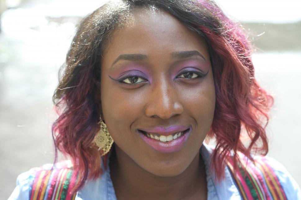 Free Image of Female fashion model with pink makeup on lips and eyes 