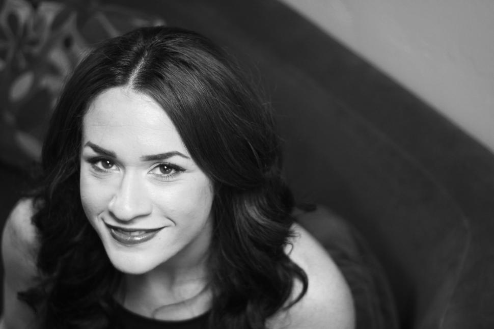 Free Image of Smiling woman with brunette hair - looking at camera 