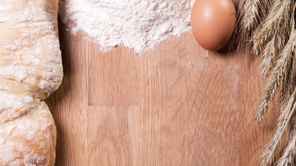 Free Image of Baking ingredients on wooden table, copyspace in the middle 
