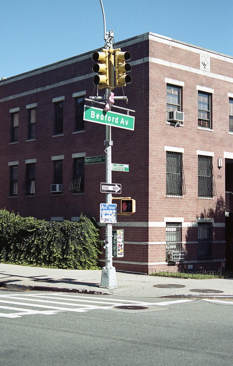 Free Image of Traffic Lights at the sidewalk 