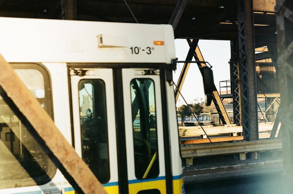 Free Image of Subway train on track 