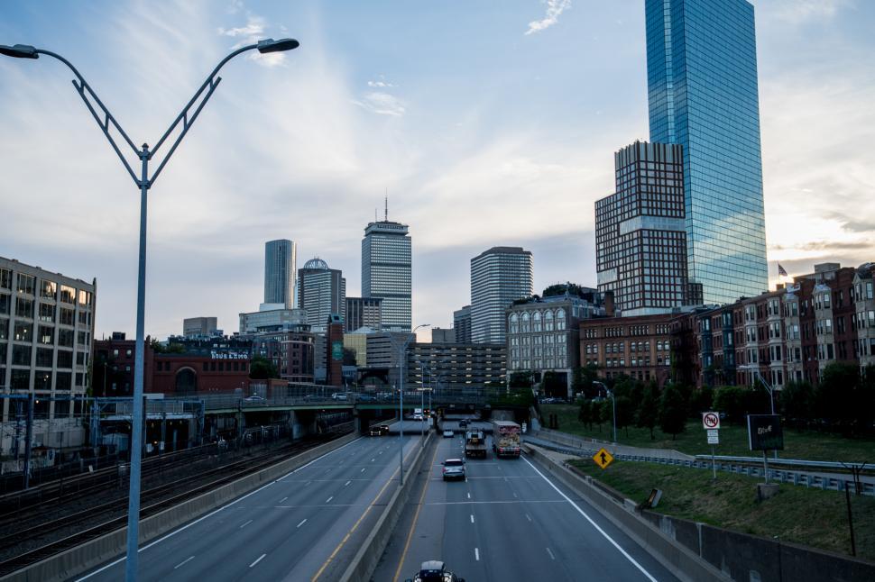 Free Image of Highway and buildings with light pole 