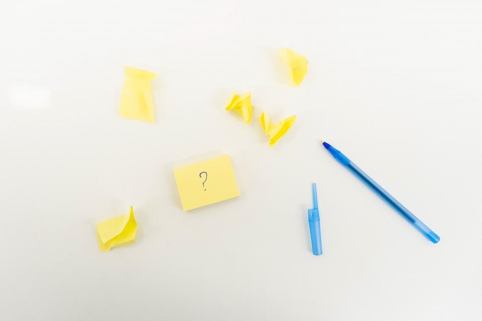 Free Image of Sticky notes and pen 