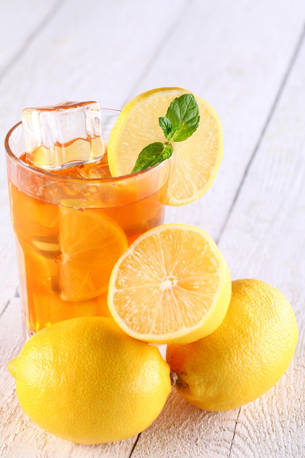 Free Image of Glass of fresh iced tea and lemons 