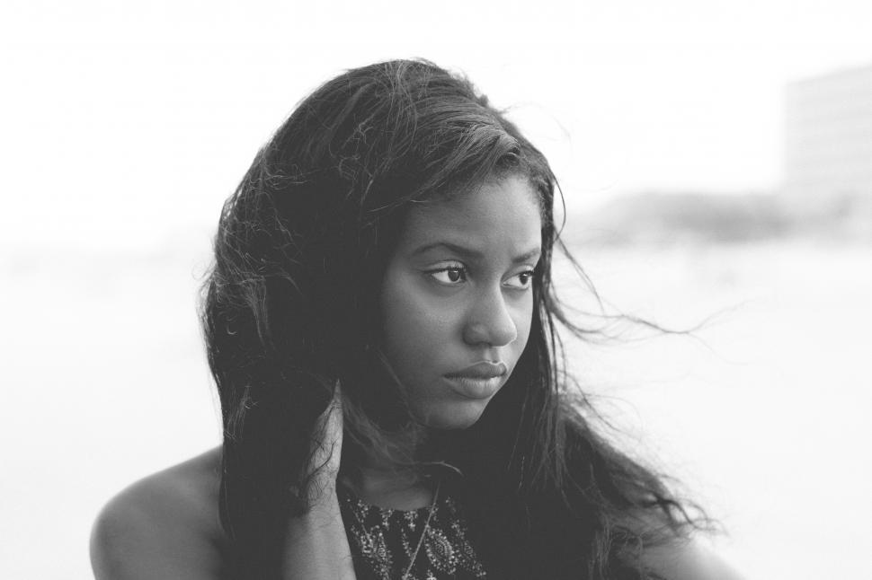 Free Image of Young girl face - b&w 