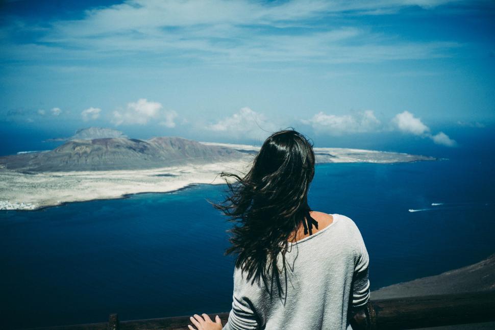 Free Image of Woman with sea and blue sky 
