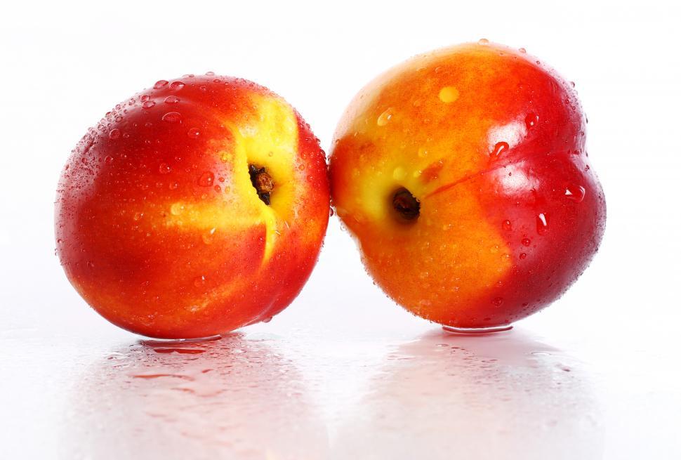 https://freerangestock.com/sample/143414/fresh-and-wet-nectarine-fruits.jpg