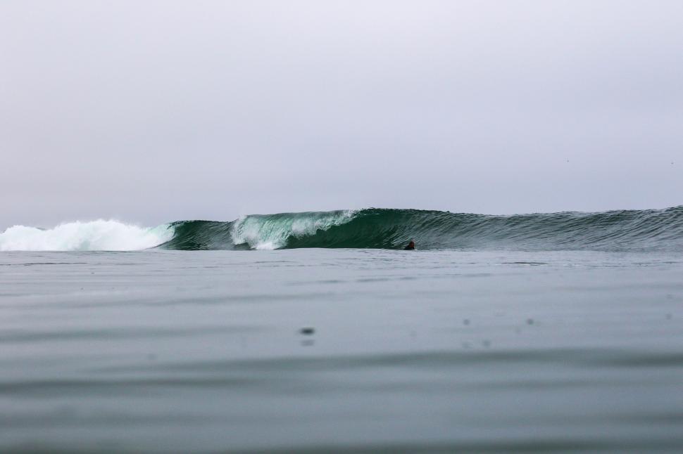 Free Image of Sea waves and rain 