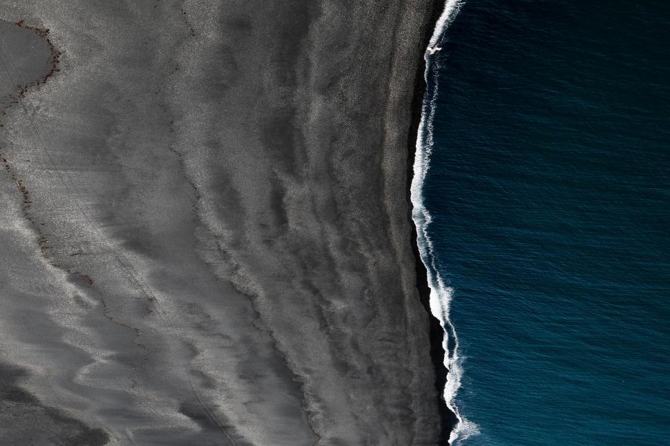 Free Image of Black sand beach 