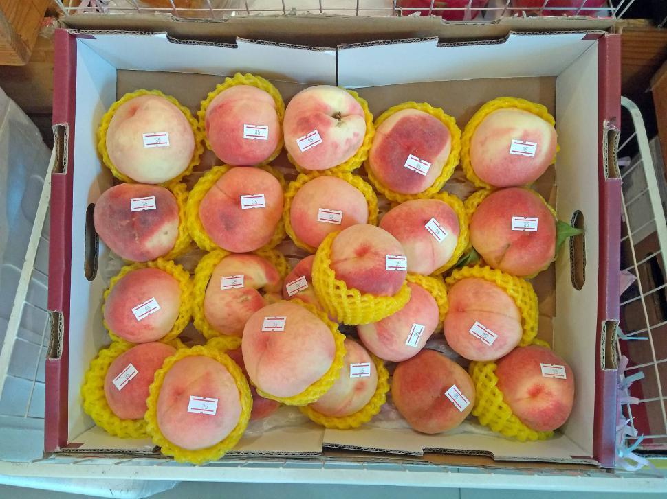Free Image of Peaches is a shop, above view  