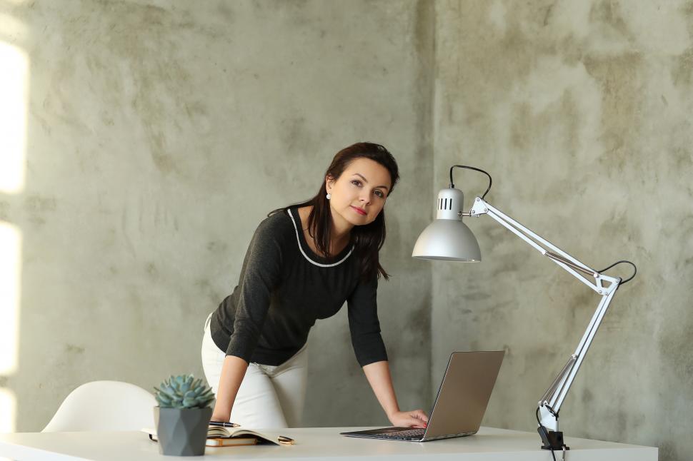 Free Image of Professional woman 