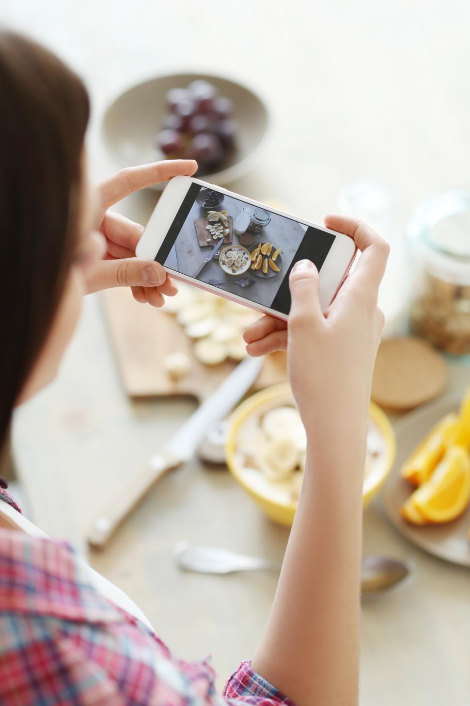 Free Image of Posting a food photo  