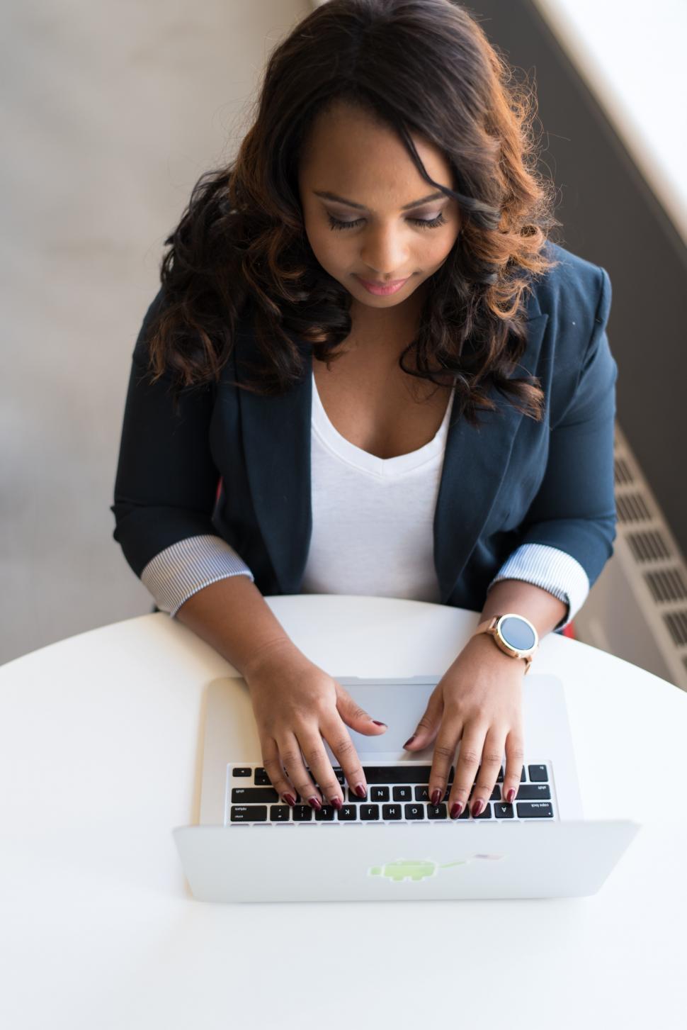 Free Image of Businesswoman with laptop 