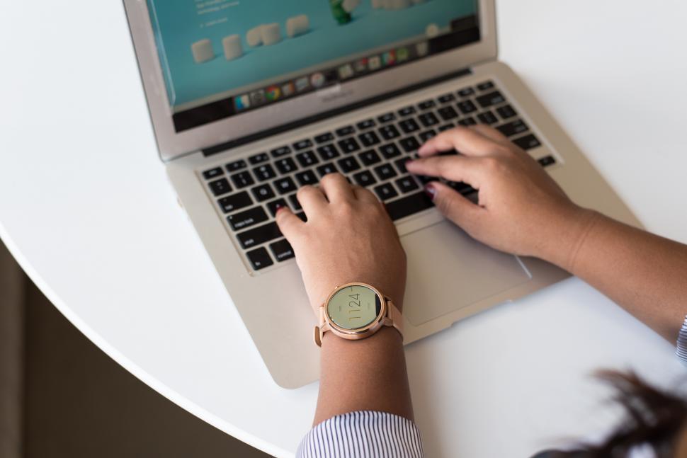 Free Image of Woman hands and laptop 
