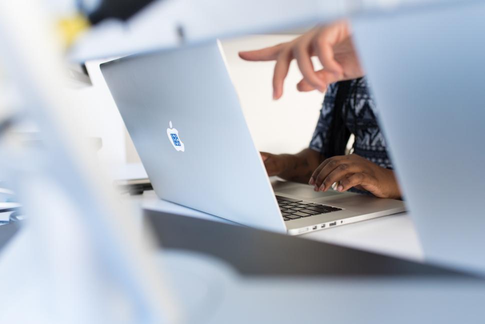 Free Image of Female hands and laptop in office 