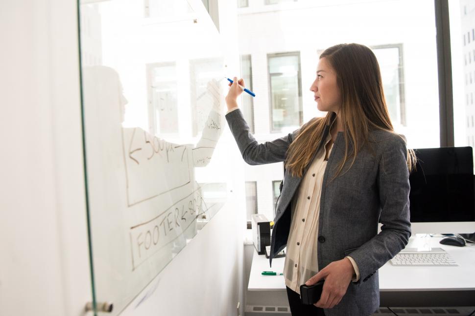 Free Image of Business woman with marker pen and whiteboard 