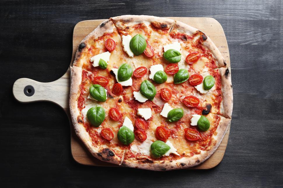 Free Image of Pizza on peel 