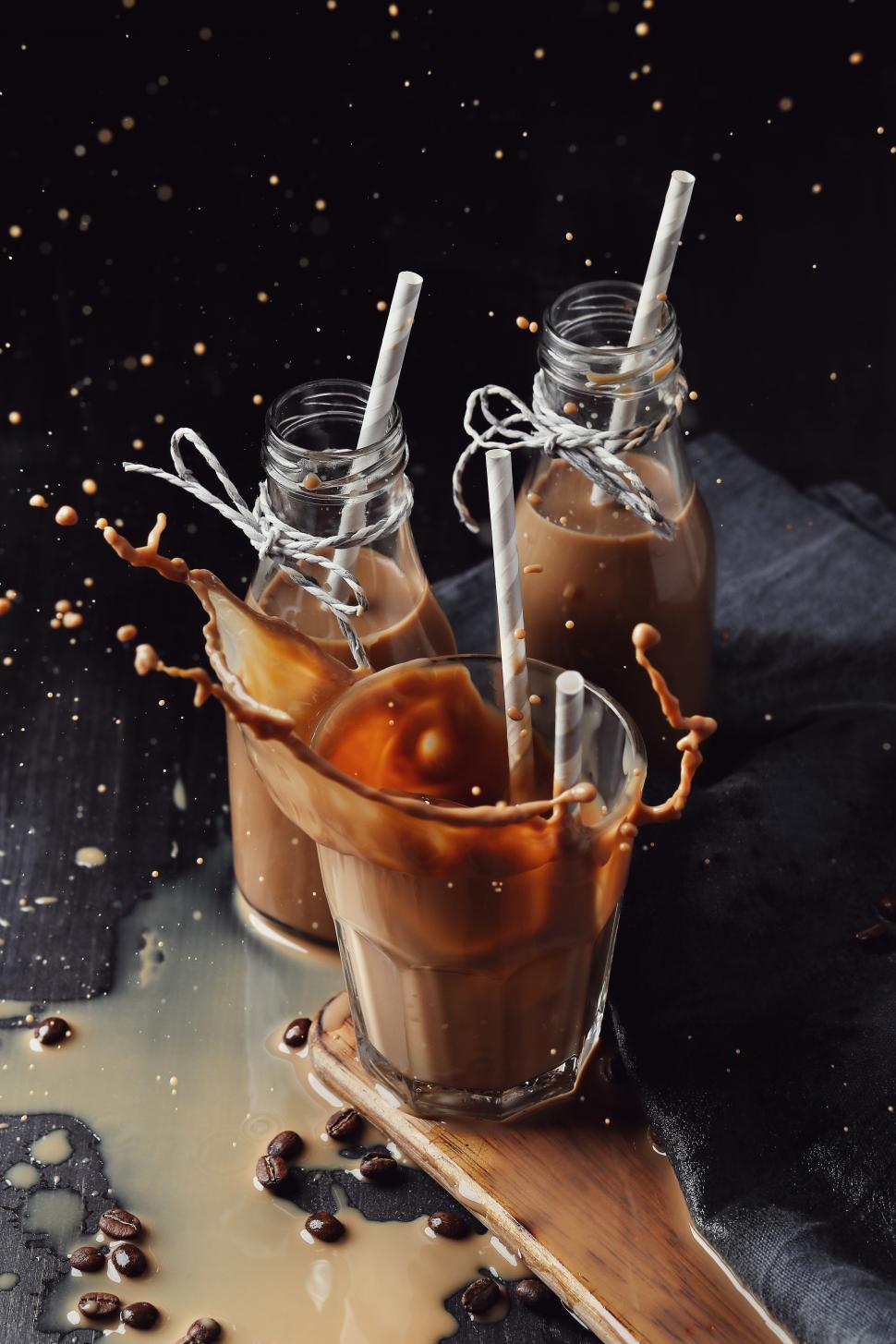 Free Image of Ice latte splash 