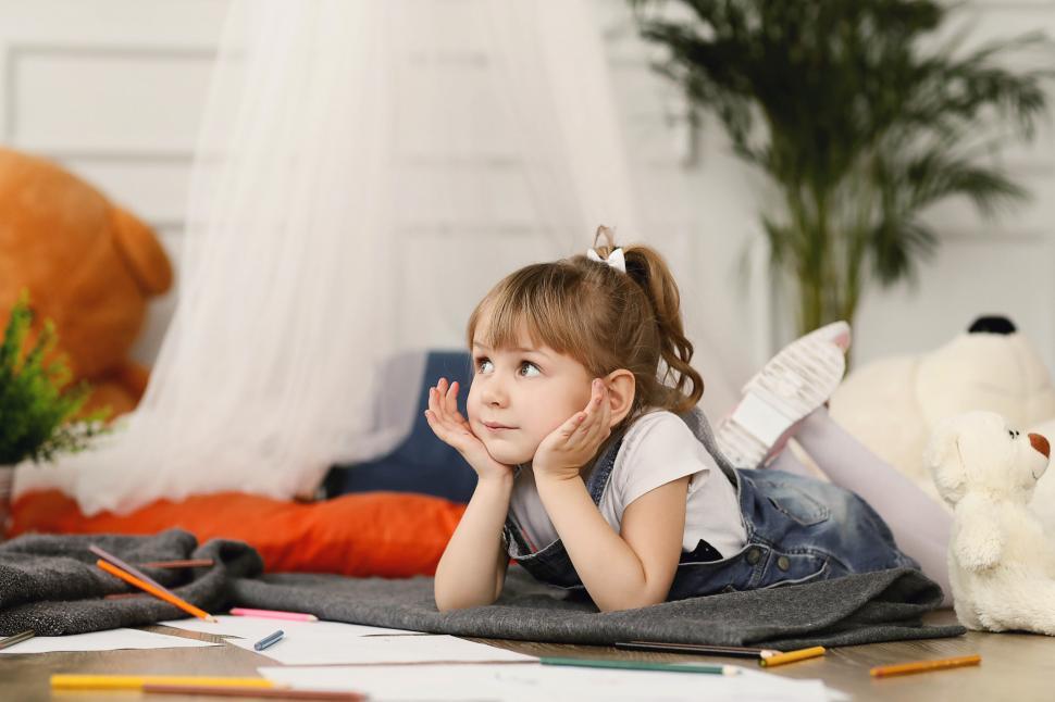 Free Image of Little girl with head in hands 