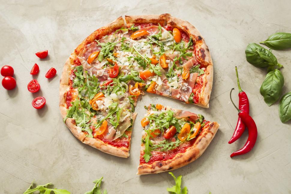 Free Image of Pizza with one slice removed 