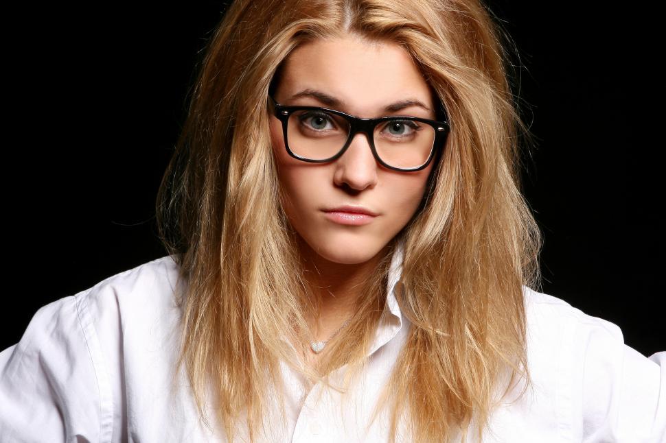 Free Image of young woman isolated on black background 