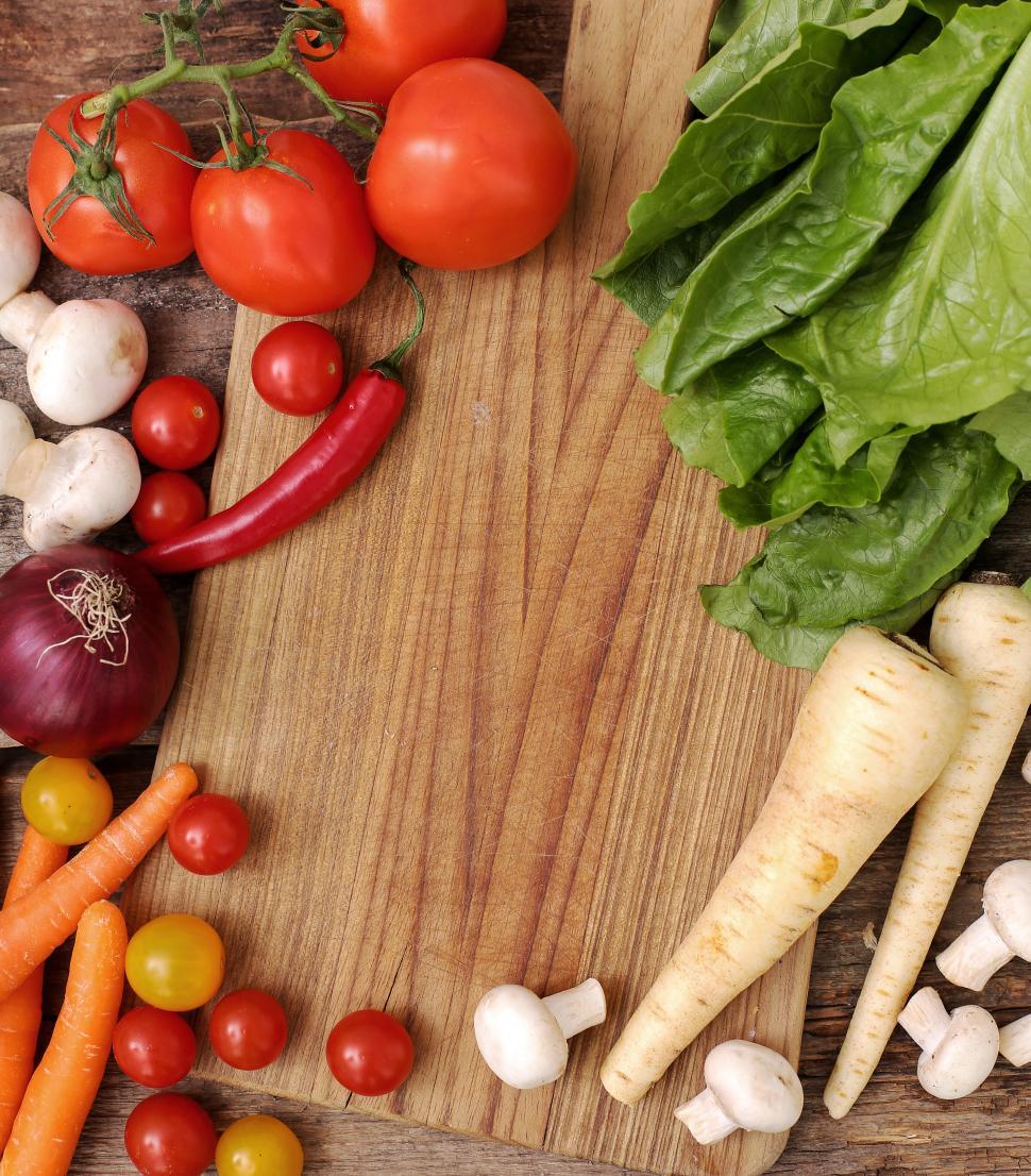 Free Image of Vegetables frame a cutting board 
