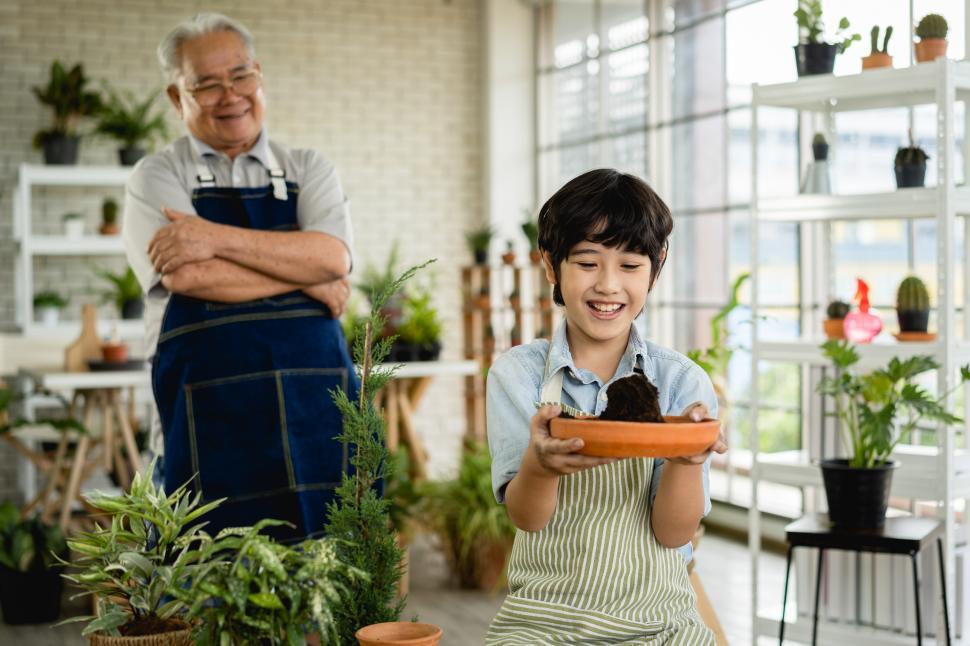Free Image of Gardening family with healthy plants 