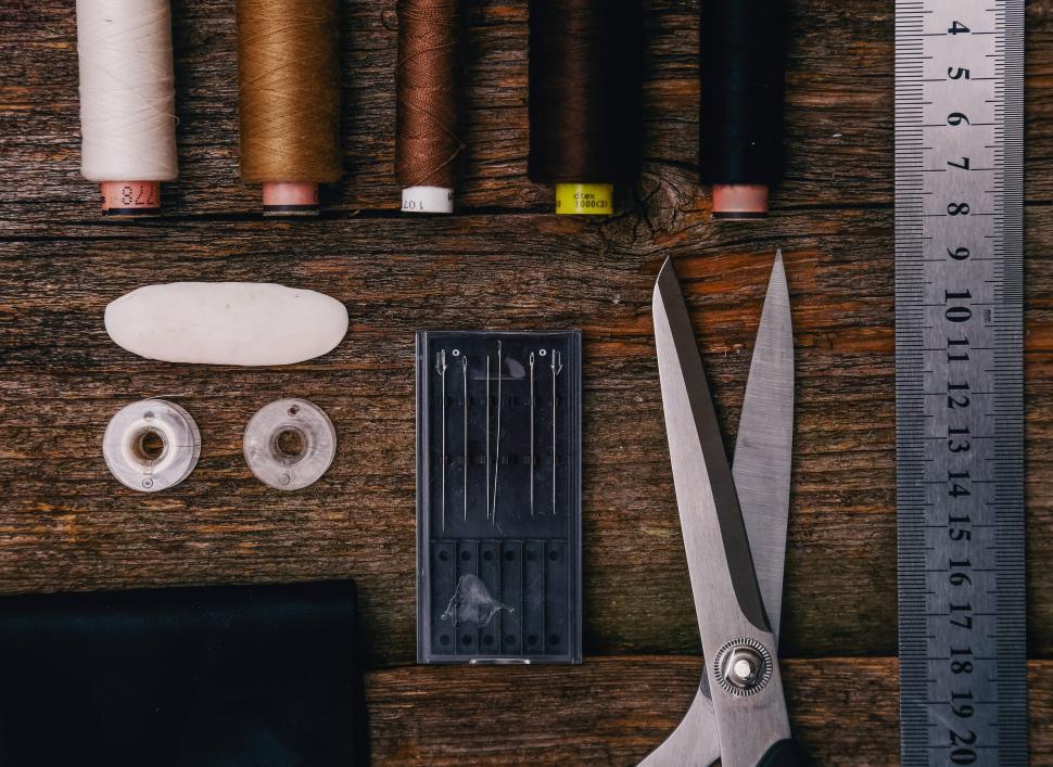 Free Image of Sewing Thread and Supplies 