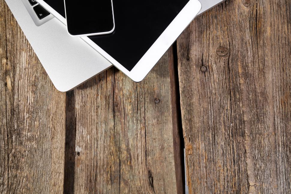 Free Image of Electronics background with wood copyspace 