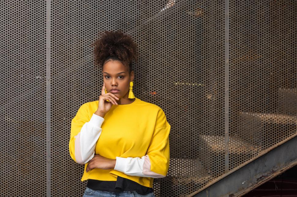 Free Image of Trendy black woman in bright outfit 