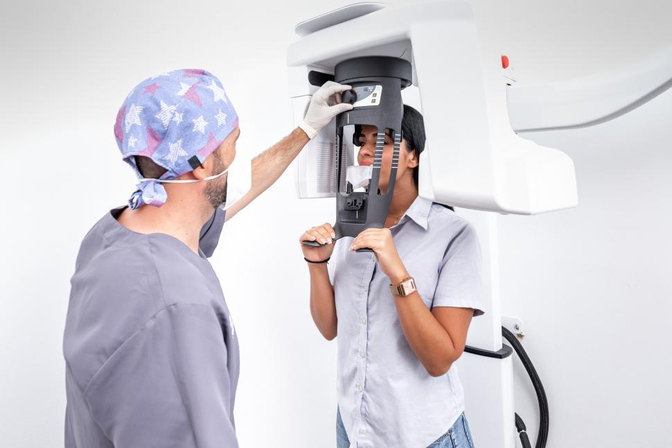 Free Image of Dentist using 3-d imaging machine 