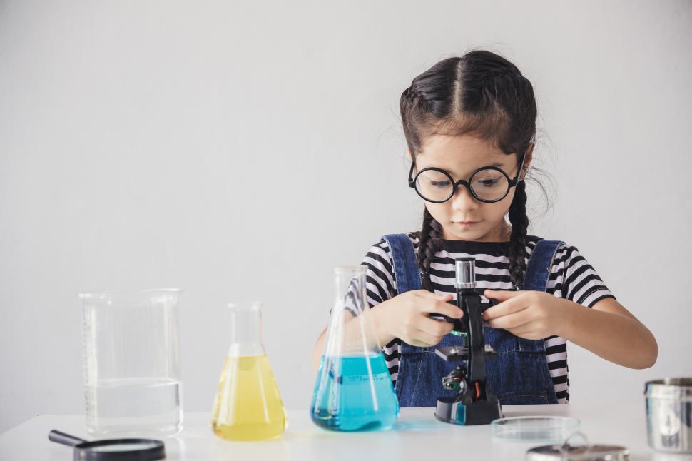 Free Image of Little kid exposure to STEM 