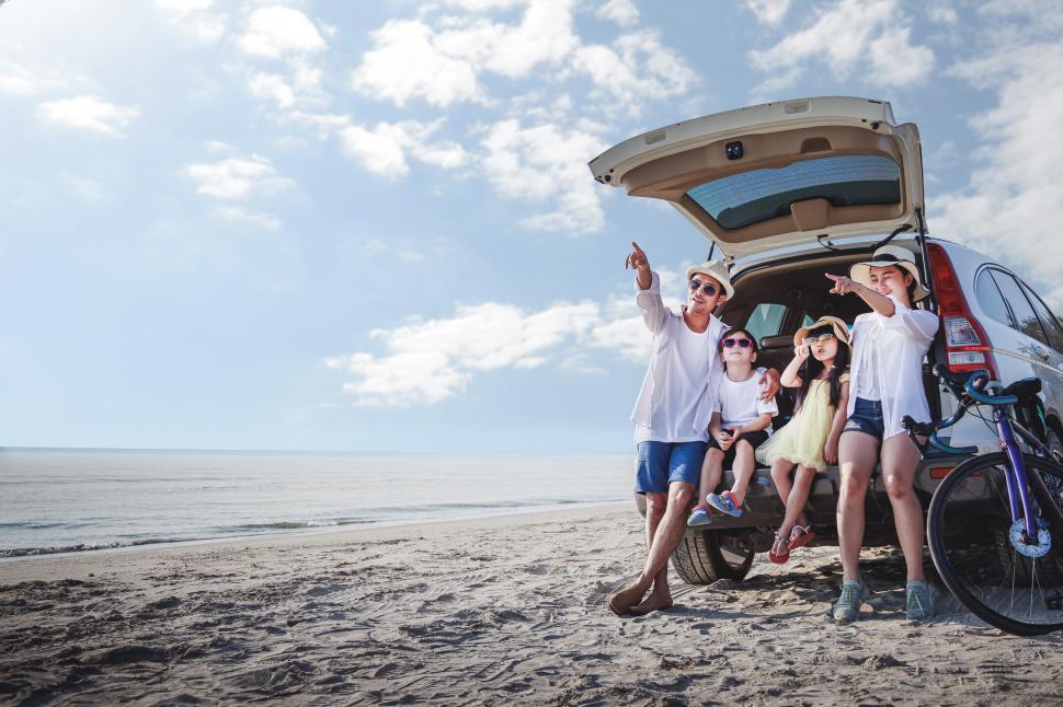 Free Image of Family holiday lifestyle concept and summer vacation 